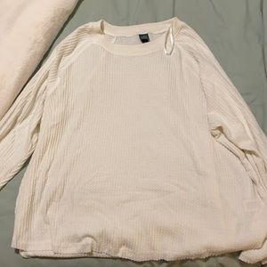 Light, long sleeve top